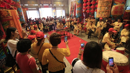 龙东社区文化节千人共襄盛举 妈祖出巡彰显民俗魅力